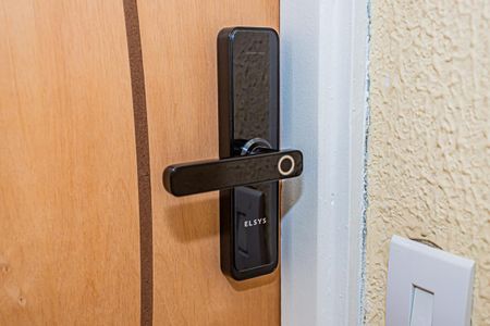 Apartamento à venda com 64m², 2 quartos e 1 vaga Apartamento à venda com 64m², 2 quartos e 1 vagaFechadura eletrônica