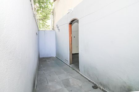 Quintal de casa para alugar com 2 quartos, 120m² em Vila Ipojuca, São Paulo