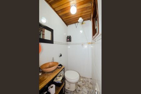 Casa à venda com 240m², 5 quartos e 3 vagasEdícula - Banheiro 