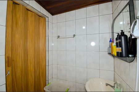 Casa à venda com 240m², 5 quartos e 3 vagasBanheiro do Quarto 4 - Suíte