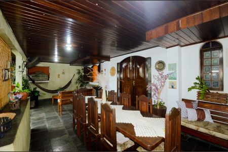 Casa à venda com 240m², 5 quartos e 3 vagasVaranda 