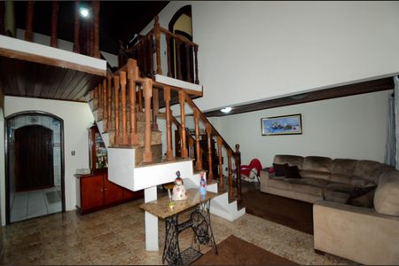 Casa à venda com 240m², 5 quartos e 3 vagasSala