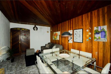 Casa à venda com 240m², 5 quartos e 3 vagasEdícula - Sala
