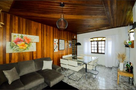 Casa à venda com 240m², 5 quartos e 3 vagasEdícula - Sala