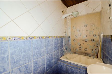 Casa à venda com 240m², 5 quartos e 3 vagasBanheiro do Quarto 3 - Suíte