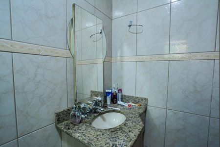 Casa à venda com 200m², 3 quartos e 4 vagasBanheiro da Suíte 2