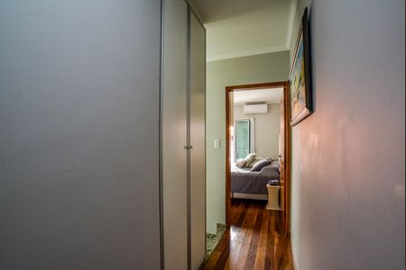 Casa à venda com 200m², 3 quartos e 4 vagasCorredor