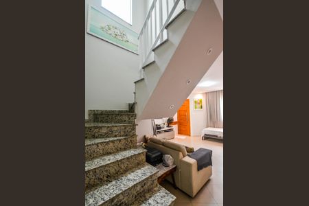 Casa à venda com 200m², 3 quartos e 4 vagasEscada