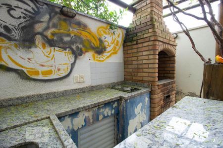 Apartamento à venda com 136m², 3 quartos e 2 vagas Apartamento à venda com 136m², 3 quartos e 2 vagasÁrea comum - Churrasqueira