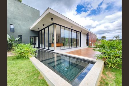 Casa de condomínio à venda com 353m², 4 quartos e 4 vagasPiscina