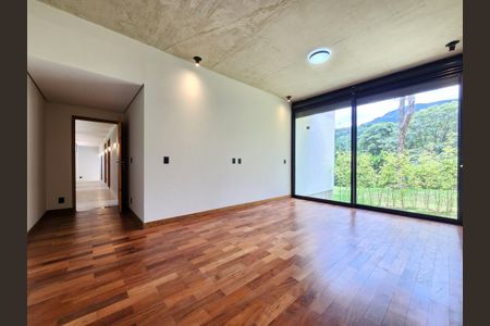 Casa de condomínio à venda com 353m², 4 quartos e 4 vagasQuarto