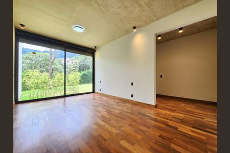 Casa de condomínio à venda com 353m², 4 quartos e 4 vagasQuarto