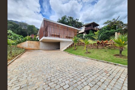 Casa de condomínio à venda com 353m², 4 quartos e 4 vagasFachada