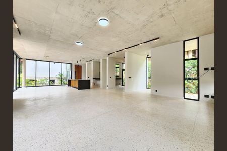 Casa de condomínio à venda com 353m², 4 quartos e 4 vagasSala
