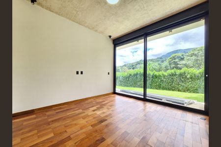 Casa de condomínio à venda com 353m², 4 quartos e 4 vagasQuarto 2