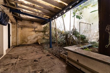 Casa à venda com 300m², 4 quartos e 1 vaga Casa à venda com 300m², 4 quartos e 1 vagaQuintal