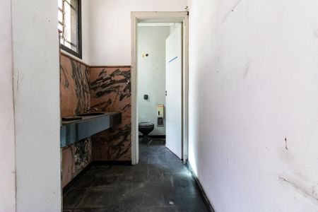 Casa à venda com 300m², 4 quartos e 1 vaga Casa à venda com 300m², 4 quartos e 1 vagaBanheiro 1