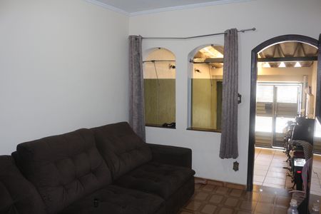 Casa à venda com 176m², 3 quartos e 2 vagasSala