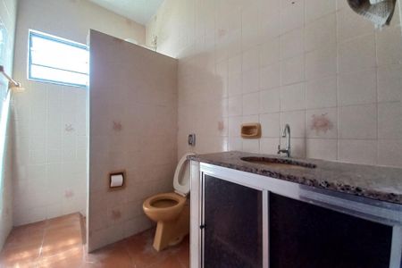 Casa à venda com 252m², 3 quartos e 2 vagasBanheiro