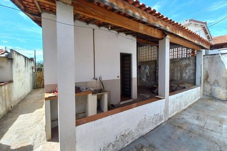 Casa à venda com 252m², 3 quartos e 2 vagasQuintal