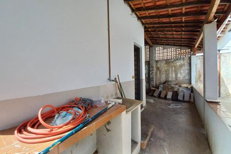 Casa à venda com 252m², 3 quartos e 2 vagasÁrea de Serviço