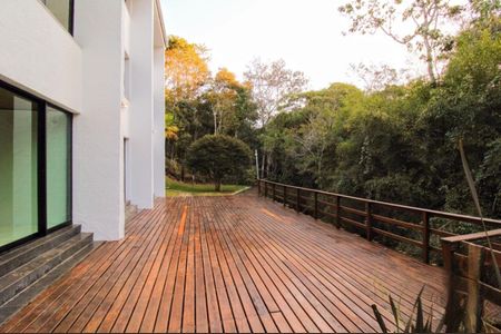 Casa à venda com 360m², 4 quartos e 4 vagasDeck fundos