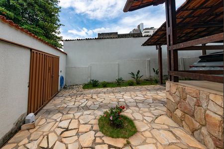 Casa à venda com 150m², 3 quartos e 5 vagasGaragem