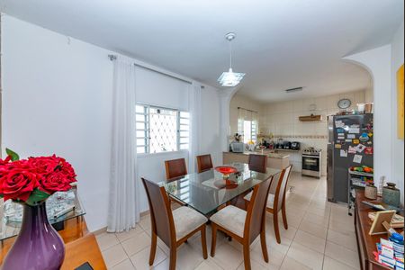 Casa à venda com 150m², 3 quartos e 5 vagasSala 2