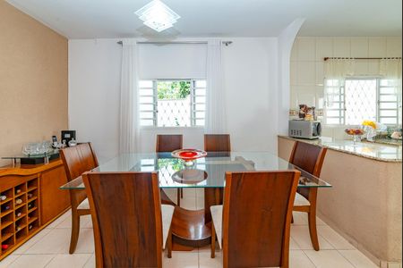 Casa à venda com 150m², 3 quartos e 5 vagasSala 2