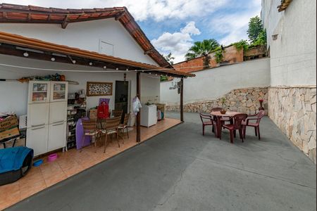 Casa à venda com 150m², 3 quartos e 5 vagasQuintal