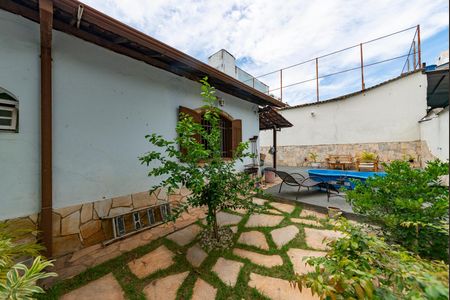 Casa à venda com 150m², 3 quartos e 5 vagasQuintal