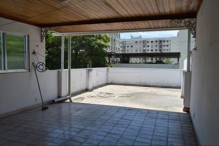 Casa de condomínio à venda com 120m², 5 quartos e 2 vagasTerraço
