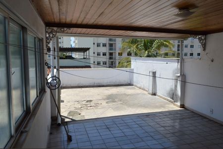 Casa de condomínio à venda com 120m², 5 quartos e 2 vagasTerraço