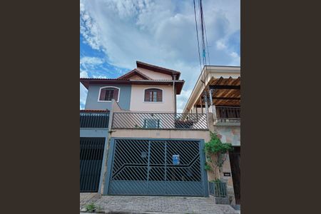 Casa à venda com 260m², 3 quartos e 3 vagas Casa à venda com 260m², 3 quartos e 3 vagasFachada + Plaquinha