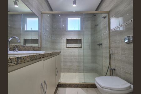 Apartamento à venda com 182m², 4 quartos e 2 vagasBanheiro da Suíte 2