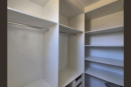 Apartamento à venda com 182m², 4 quartos e 2 vagasCloset da suíte 1