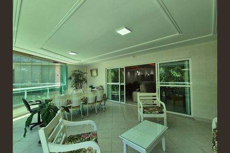 Apartamento à venda com 182m², 4 quartos e 2 vagasVaranda