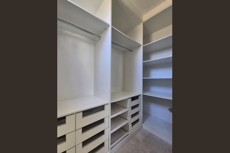Apartamento à venda com 182m², 4 quartos e 2 vagasCloset da suíte 1