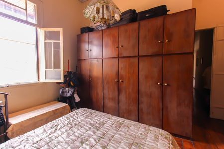 Casa à venda com 450m², 4 quartos e 4 vagas Casa à venda com 450m², 4 quartos e 4 vagasQuarto 2 - Suíte