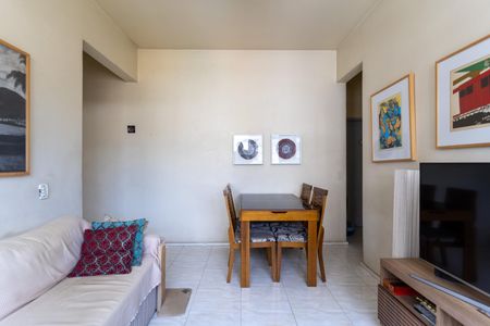 Apartamento à venda com 67m², 2 quartos e sem vagaSala