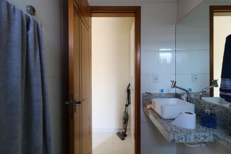 Apartamento à venda com 47m², 2 quartos e 2 vagasBanheiro da Suíte