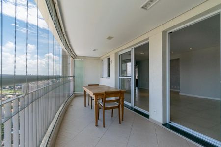 Apartamento para alugar com 124m², 3 quartos e 3 vagas Apartamento para alugar com 124m², 3 quartos e 3 vagasVaranda