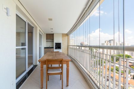 Apartamento para alugar com 124m², 3 quartos e 3 vagas Apartamento para alugar com 124m², 3 quartos e 3 vagasVaranda