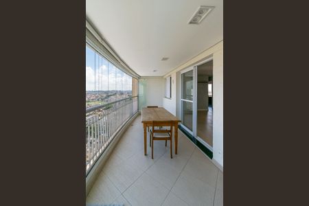 Apartamento para alugar com 124m², 3 quartos e 3 vagas Apartamento para alugar com 124m², 3 quartos e 3 vagasVaranda