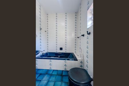 Casa à venda com 283m², 5 quartos e 2 vagasBanheiro 4