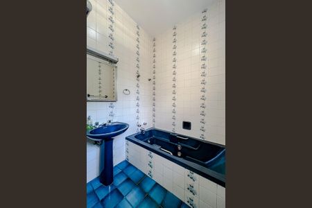 Casa à venda com 283m², 5 quartos e 2 vagasBanheiro 4