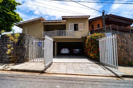 Casa para alugar com 321m², 4 quartos e 4 vagasFachada