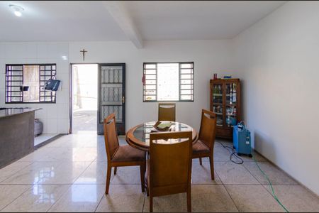 Casa à venda com 150m², 1 quarto e 3 vagasSala