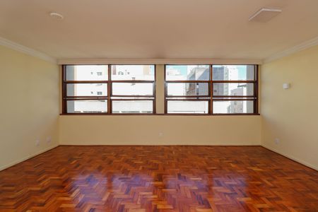Apartamento à venda com 173m², 4 quartos e 1 vaga Apartamento à venda com 173m², 4 quartos e 1 vagaSala