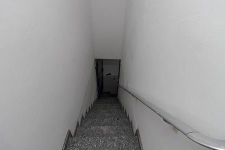 Casa para alugar com 70m², 2 quartos e 1 vagaEscada